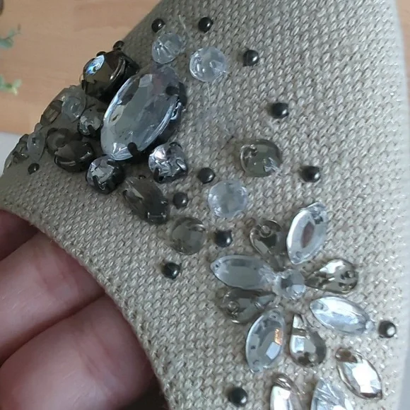 Simply Vera Svanita Natural pointed jeweled canvas flats - Picture 9 of 9